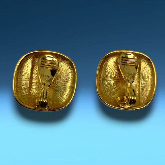 Vintage 1980's Monet Peach Enamel Swirl Gold Square Earrings Modernist Couture - Picture 2 of 6